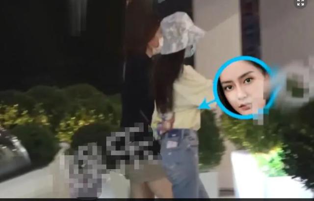 我最闪亮亮|baby带儿子玩耍被泼一头沙子,黄晓明妈妈陪同婆媳关系一目了然