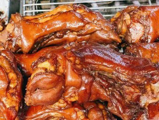 想不想来一只热气腾腾的烤猪蹄？来七宝老街！还有……