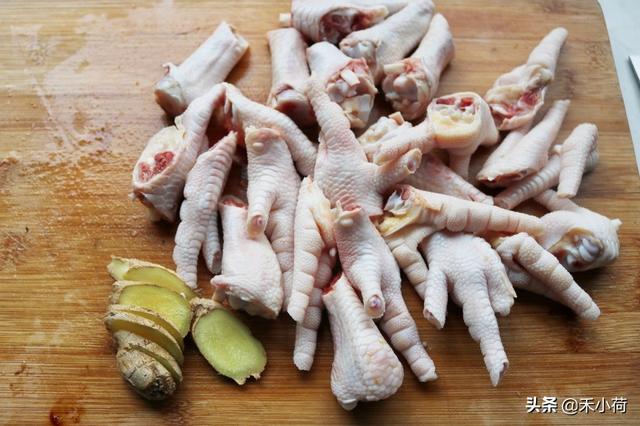 鸡爪最香的做法，连锅都想吃了，酱香浓郁，一次两斤不够吃