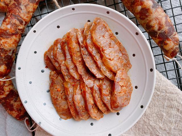 想吃川味香肠不用买了，配方和做法都告诉你，麻辣咸香，味道正宗