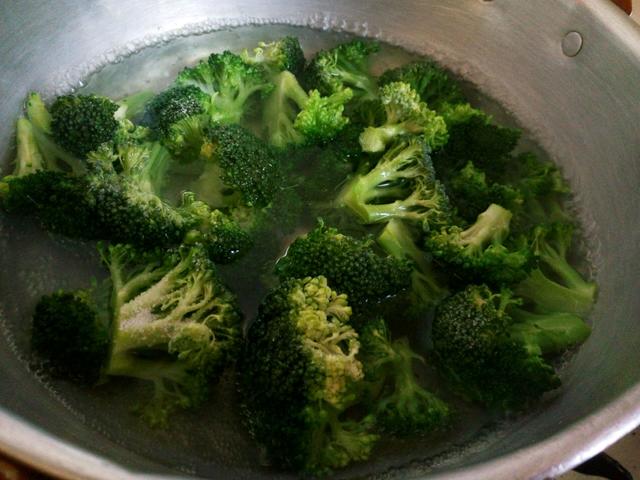 西兰花变身成圣诞树，好吃又好看，孩子都不舍得吃了