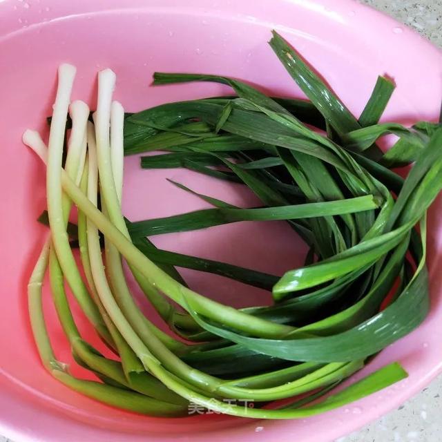 等了一年的腊肉，忍不住想尝尝鲜！味道醇香，百搭又下饭