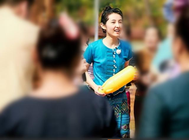 《向往4》全员穿傣服，“松枫姐妹”美翻，任嘉伦反差萌贼可爱|资讯早知道