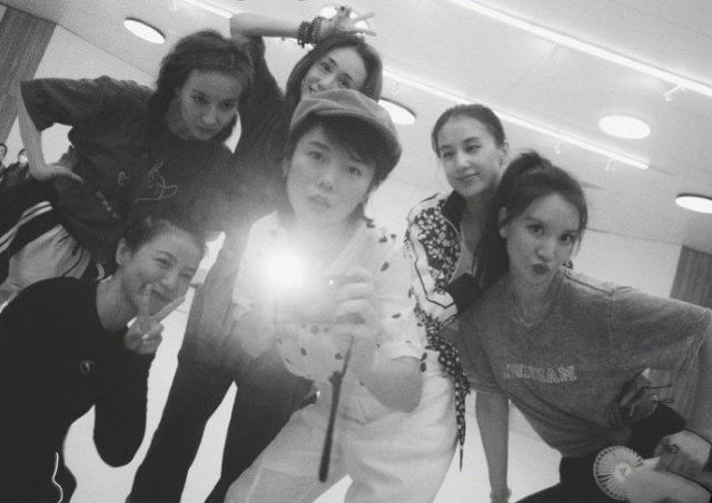 拱白菜的小猪|刘芸曝光姐姐们素颜训练合照，张雨绮霸气十足，黄圣依素颜憔悴