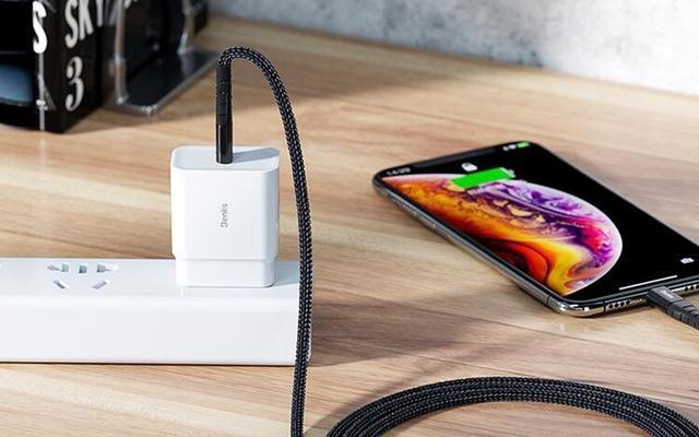 勇哥科技■iPhone 11的最佳搭档：PD快充头有哪些值得买？