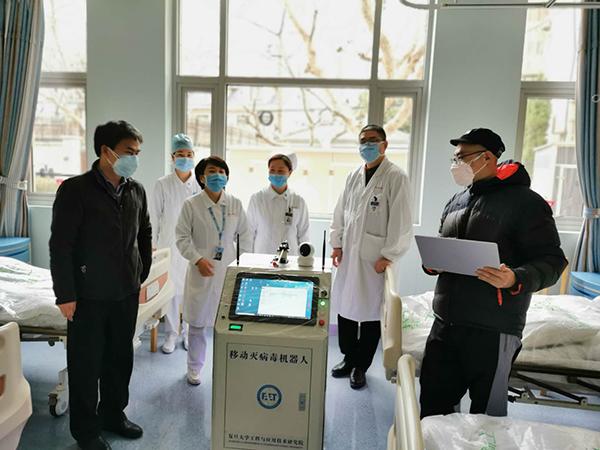 环球网@只要有4G信号就能控制，复旦开发出消毒机器人第一代样机