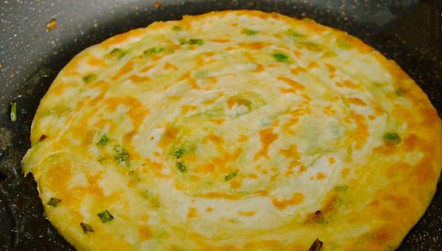 1碗面粉1把香葱，教你做懒人版葱花饼，层次柔软，放凉了也不硬