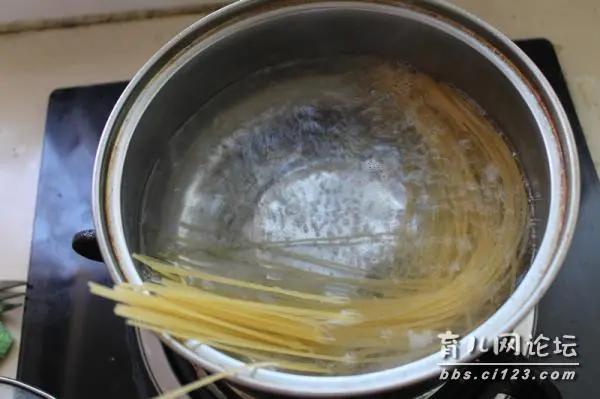 「你的育儿经」开胃大餐,番茄鲜虾意大利面