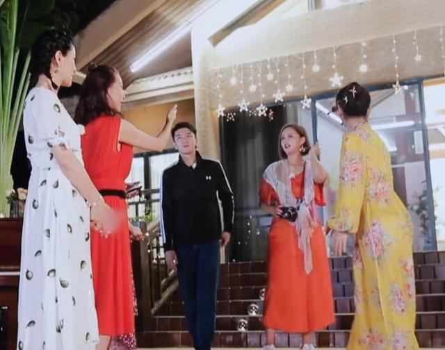 流年不诉|妻子团给谢娜准备生日蛋糕，本以为随便买的，看清造型，娜姐哭了