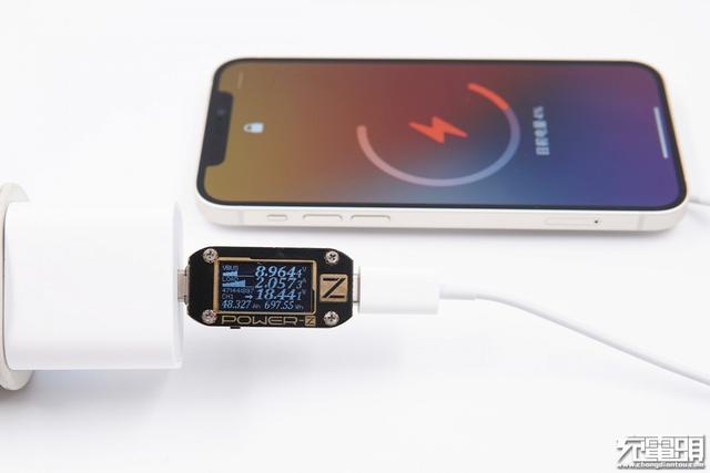 苹果MagSafe磁吸式无线充是指向未来的吗？