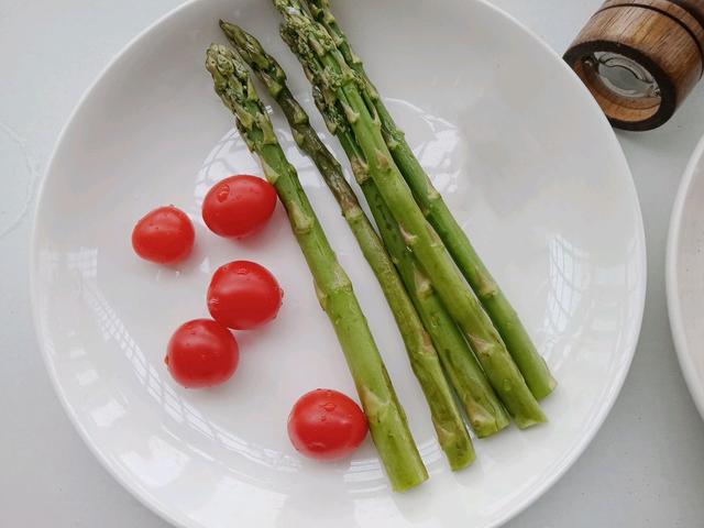鸡排去腥要用它，比料酒味道好，清新芬芳微酸开胃，现在就流行它