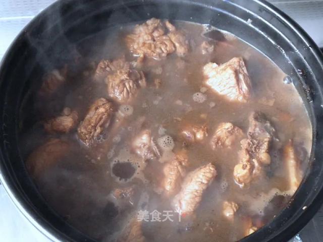 天冷了，自制一份香喷喷的煲仔饭！有菜有肉，越嚼越香