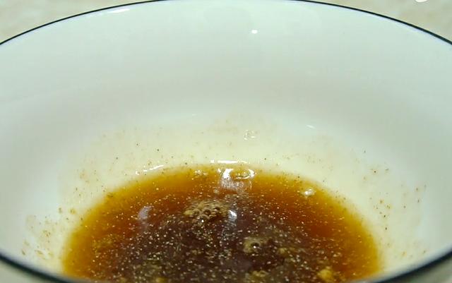 冬天我家常做这锅汤，成本才6元钱，饭前来一碗，酸辣开胃又解馋