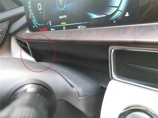 小蜜疯汽车:副驾驶挡板不全 需要担心安全性吗?