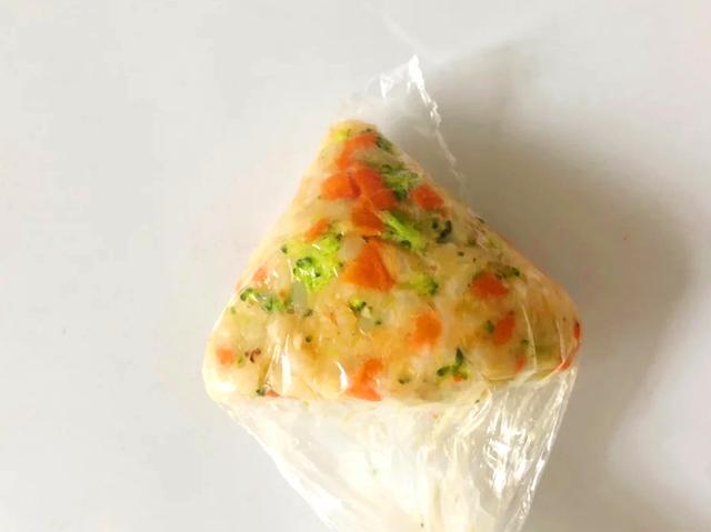 超级宝妈■10月+宝宝辅食——鲜虾土豆泥时蔬肉松饭团
