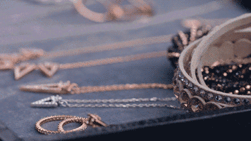 时尚探究社施华洛世奇火了125年的奢侈品牌，人造玻璃，价格却堪比天然水晶