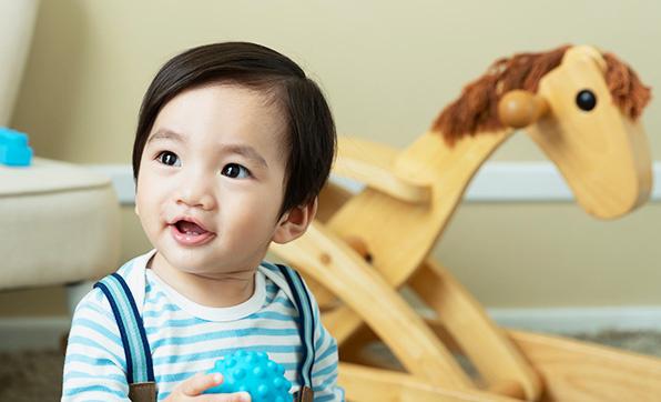 「超级宝妈」宝宝的头总是歪一边？胎位不正、肩难产都可能造成斜颈