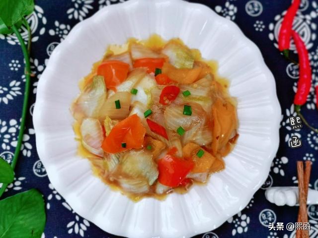 醋溜白菜好吃，放醋不是关键，多加1勺它，鲜香脆嫩又爽口