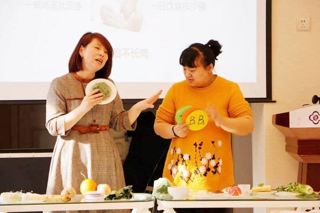 「天使宝贝」95后孕妈妈的午餐火了，没人照顾自己只能做懒人餐，网友：真心疼