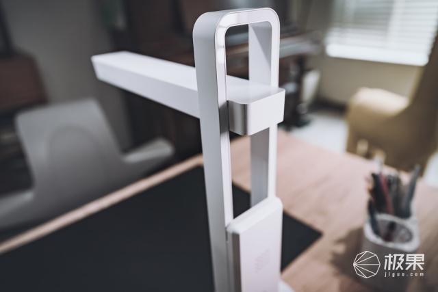 傻丫头的小幸福|护眼灯玩跨界？能扫描、能视频还能矫正坐姿，宝贝的成长就靠它了
