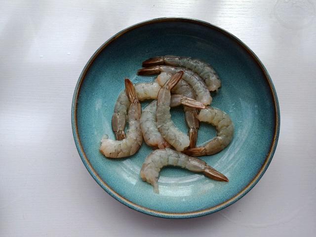 虾仁西芹，炒这种清淡菜的时候，牢记3点，做出来颜色鲜艳还鲜美