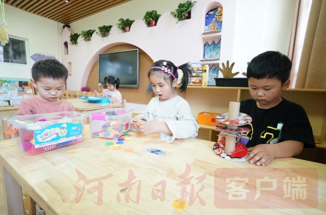 河南日报■信阳幼儿园和中小学校全面复课，“神兽”归笼意如何？市委书记帮你去探班