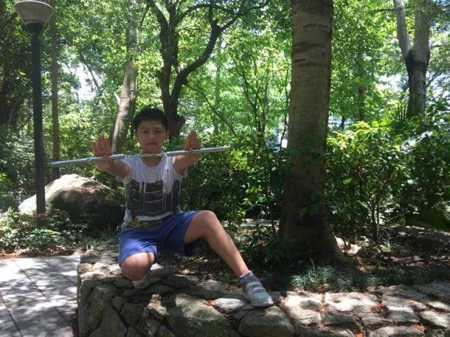 「超级宝妈」小蛛丝成功混入辣妈界轻松带娃