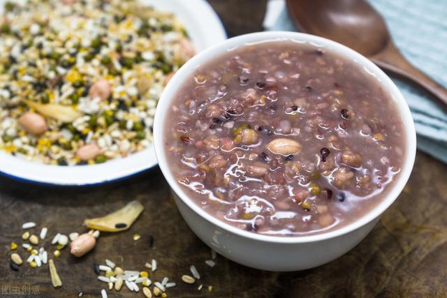 小米粥喝腻了，那就试试这碗粥，营养美味好处多，一整天元气十足