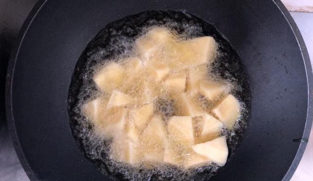 孩子个子长得慢，让孩子多吃此菜，10分钟出锅，比牛肉骨头强