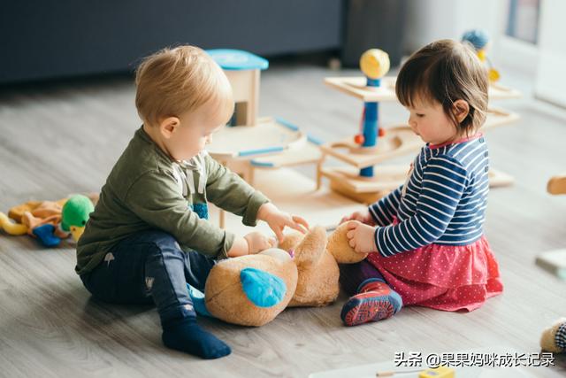 #你的育儿经#“我们不跟他玩!”父母限制孩子交友,有可能触发这个结果