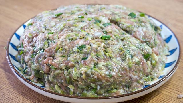 包子还是这种馅的最好吃，鲜美多汁皮薄馅大，比吃肉还香，吃不腻