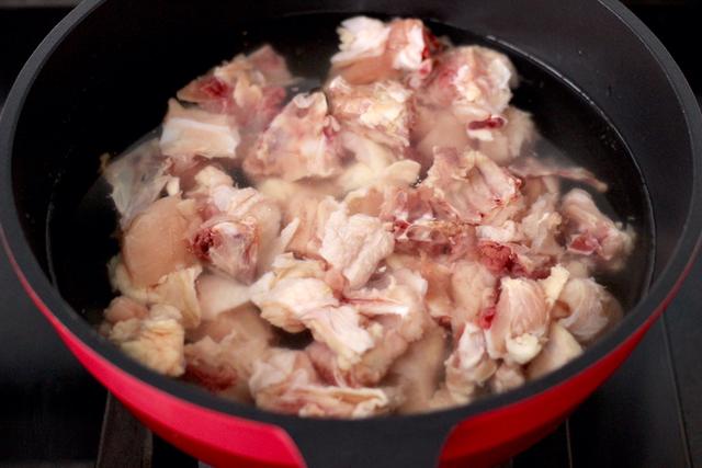 黄焖鸡在家就能轻松做，撑起一个店的菜，牢记3点，就能随手做