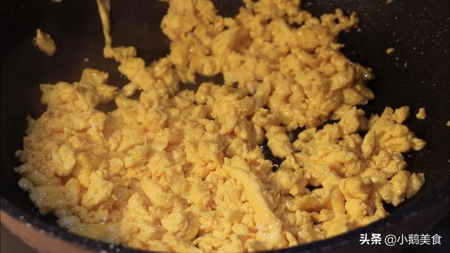 [你的育儿经]孩子不爱吃菠菜，妈妈加4个番茄这样做一锅，孩子吃得比辣条还香
