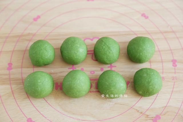 #你的育儿经#孩子不爱吃菠菜，不如这样做，两口一个，全家老少吃不够