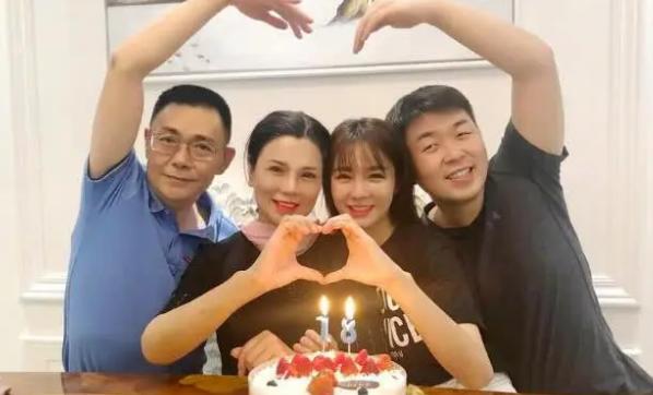 跳跳糖|沈梦辰让杜海涛帮忙拍婚纱照，有谁注意他的姿势？不是真爱做不到