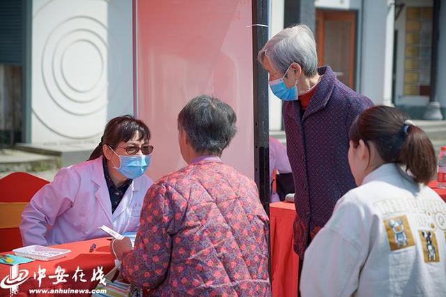 杏林|“杏林春雨”进社区 健康服务零距离「组图」