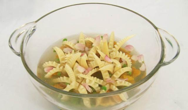 春笋|元气厨房 | 谷雨吃笋，G20大厨教你做好吃又好看的桃花泛