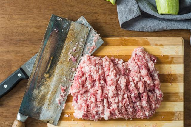 不管调什么饺子馅，牢记“3放2不放”，饺子鲜嫩多汁，香喷喷的