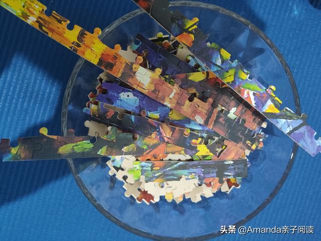 「超级宝妈」英语分级阅读绘本31：Playing together 边玩边读的世界读书日