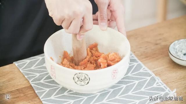 超级宝妈：箱一烤，就能品尝到可口的美食啦