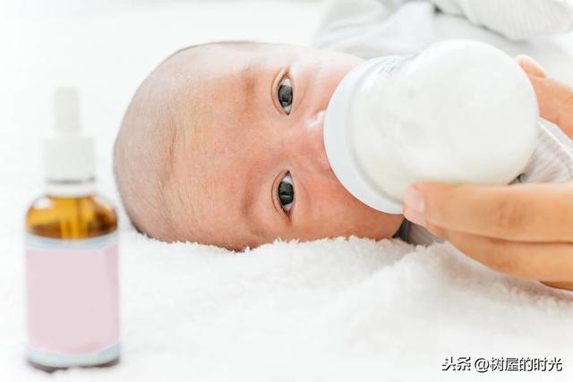 你的育儿经■宝宝呛奶后不吃奶了怎么办？宝宝吃奶时哭闹的原因？这样可以预防