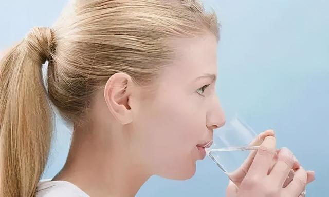 冬天灸这八个“孔”，给胞宫注入阳气，通治一切妇科病