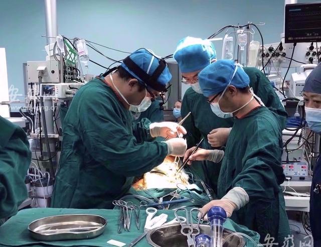 手术|排球大的肿瘤“爬”到心脏 女子半年体重飙升三十斤