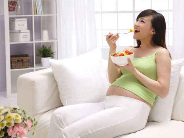 「超级宝妈」孕期牛奶不能随便喝,这3个时间点胎儿是需要的,要把握好