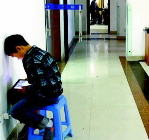 「你的育儿经」孩子需要“抱”，同时也要“持”，立定界限更利于孩子成长