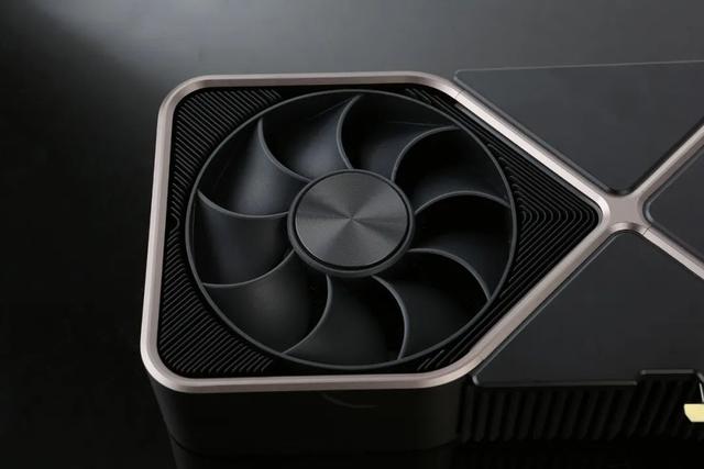 把玩NVIDIA GeForce RTX 3090 Founders Edition显卡