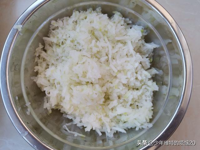 冬季吃猪肉馅饺子，记住“1泡2窍门”，肉质鲜香滑嫩，皮薄多汁