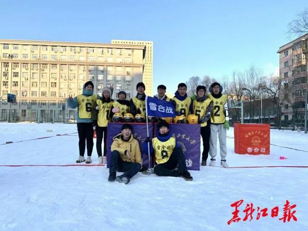 机器人送雪球！哈尔滨这场专业“打雪仗”，太让人羡慕了