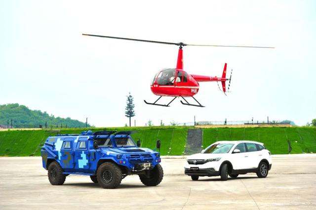 家有汽车@“军工硬汉”、中国猛士硬碰硬 东风风神AX7尽显锋芒