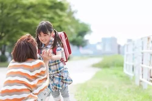 你的育儿经|幼儿园放学,你习惯早接还是晚接?心理学家的解释值得父母深思